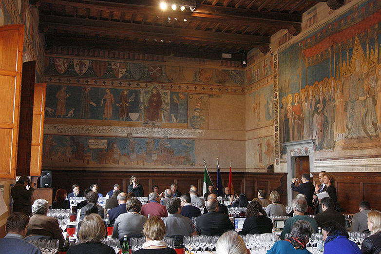 Letizia Cesari presenta l'anteprima della Vernaccia di San Gimignano