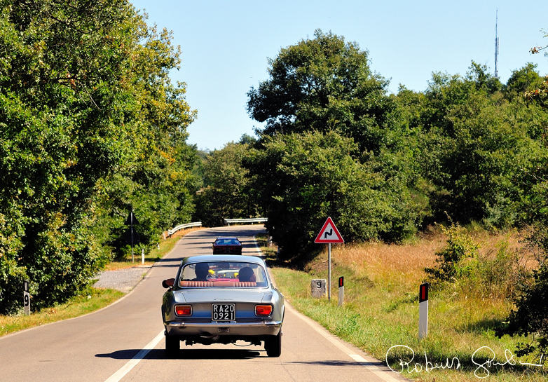 L'Alfa Romeo GT Junior 1600 del 1973 di Giovanni Patassini che ci precede