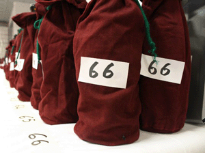 bottiglie coperte in degustazione