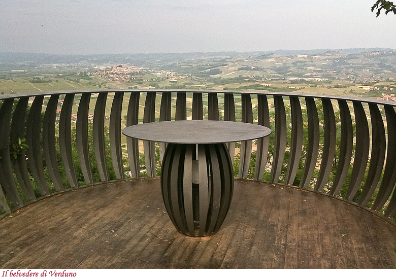 Il belvedere dal Comune di Verduno