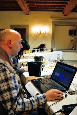 Giampaolo Giacomelli e Mayumi Nakagawara durante la degustazione