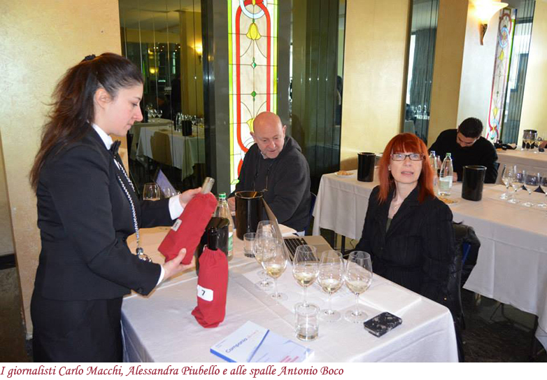 Al cuni giornalisti presenti