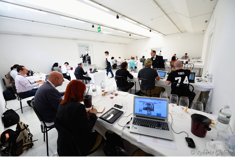 I giornalisti in degustazione