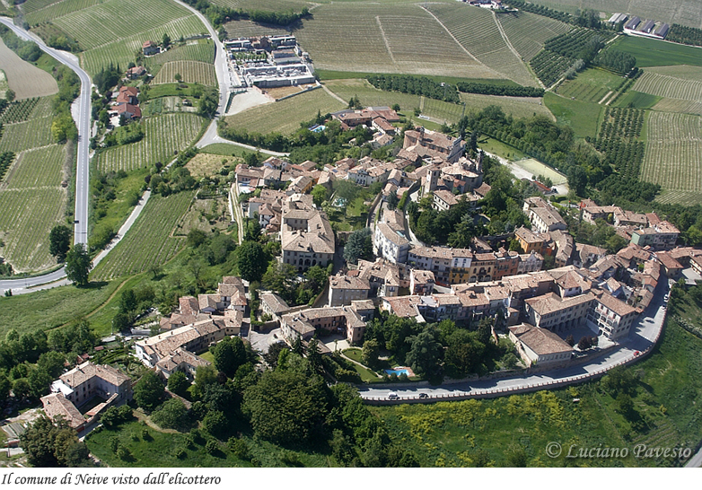 Il comune di Neive visto dall'elicottero