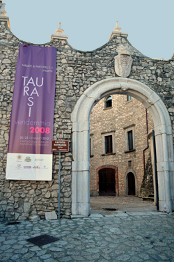 Taurasi 2008 - ingresso al Castello della Leonessa di Montemiletto