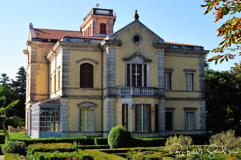Il lato posteriore della villa