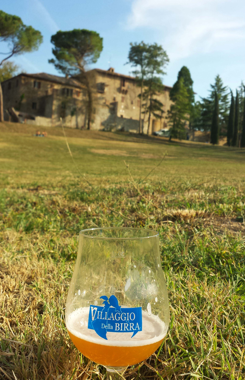 L'utilissimo prato per rilassarsi con una buona birra