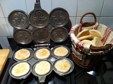 La macchina per gli stampi delle tigelle