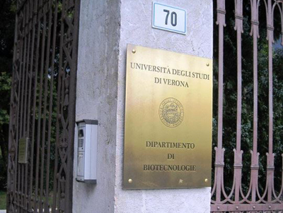 L'ingresso al Dipartimento di Biotecnologie