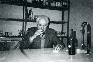 Giulio Gambelli nel laboratorio dell'Enopolio