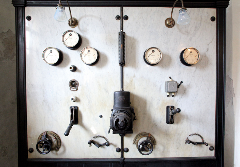 Il quadro comandi, fotografia di Anna Verastegui