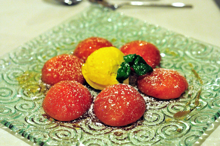 Albicocche caramellate e gelato al Marsala