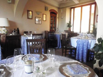 i tavoli apparecchiati