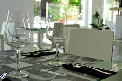 Un tavolo apparecchiato