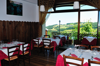 La sala interna dell'Osteria del Sole