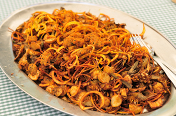 Preparazione a base di patate e carciofi