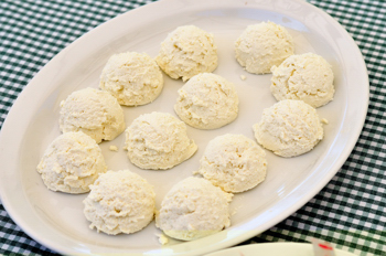 Un piatto a base di ricotta fresca