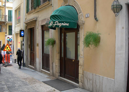 L'ingresso del ristorante 