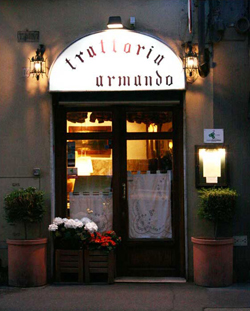 L'ingresso alla tratoria