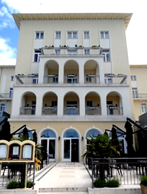 Il Grand Hotel Palazzo visto di fronte