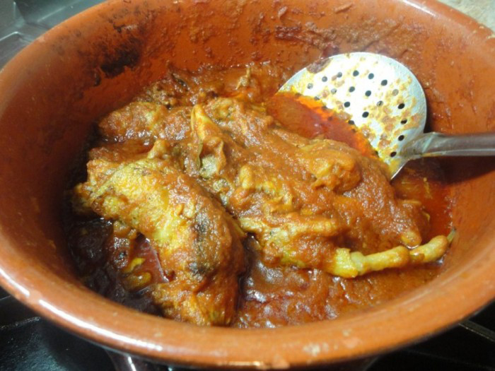 il ragù di collo e zampette di pollo ruspante