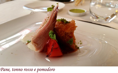 Pane, tonno rosso e pomodoro