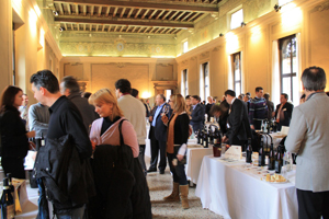 La sala con i banchi d'assaggio