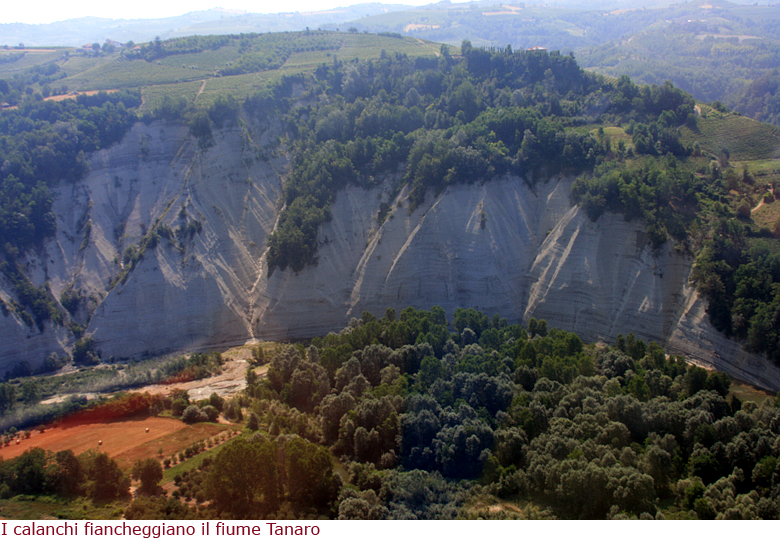 I calanchi costeggiano il Tanaro