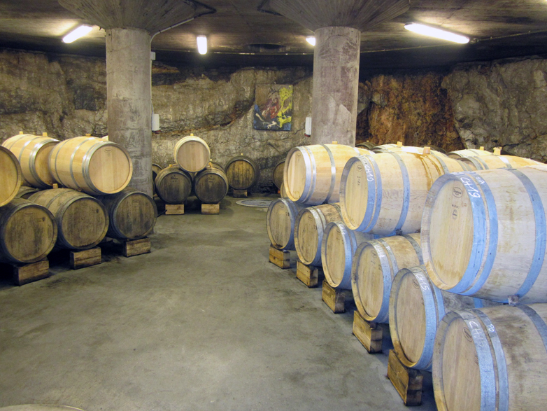 Un'altra veduta della cantina