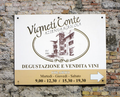 L'insegna dell'azienda Conte