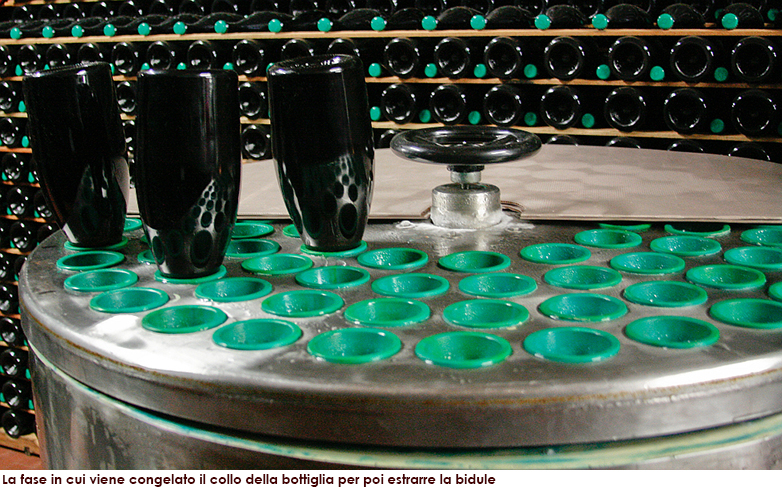 Congelamento del collo delle bottiglie Metodo Classico