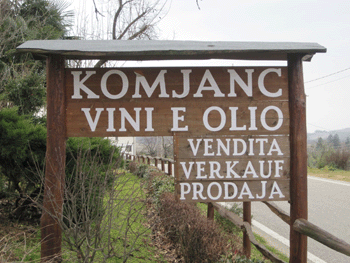 L'insegna dell'azienda Komjanc