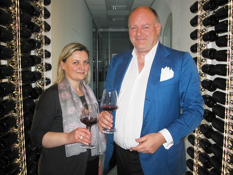 Giovanni ed Elisabetta in cantina