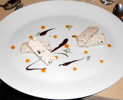 Semifreddo al torroncino con salsa di agrumi