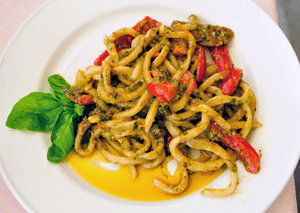 Bringoli al pesto di aromi della Locanda