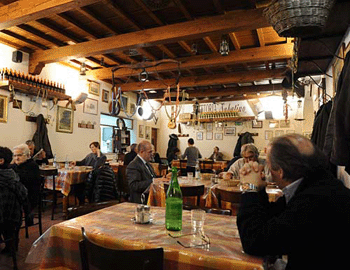 La sala interna della Trattoria Sabatino a Firenze