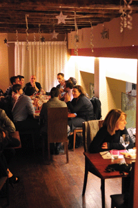 Vino a manovella, una sala