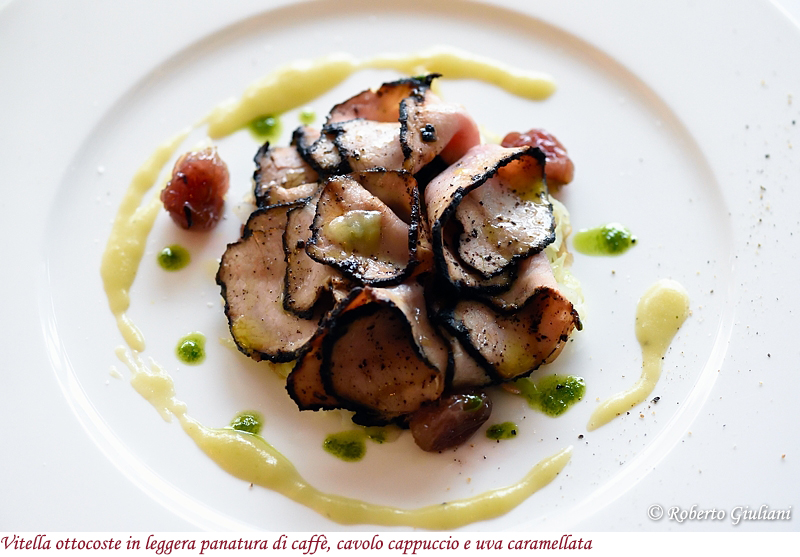 Vitella ottocoste in leggera panatura di caffè, cavolo cappuccio e uva caramellata