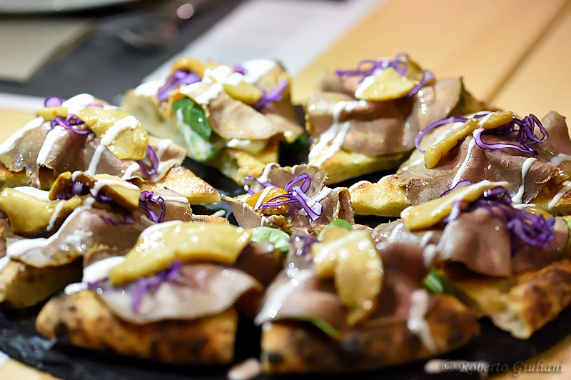 roast beef su letto di stracchino e valeriana, funghi porcini saltati con aglio di Sulmona e yogurt
