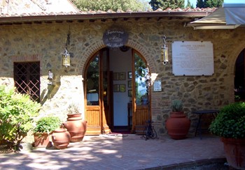 L'ingresso alla Taverna dei Barbi