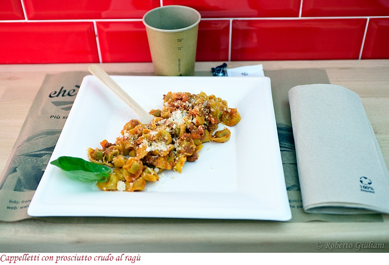 Cappelletti con prosciutto crudo al ragù