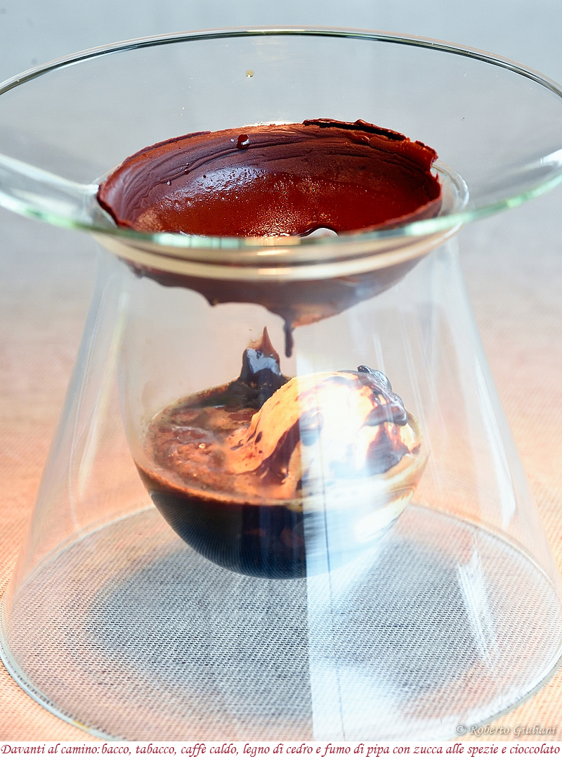 Davanti al camino…: bacco, tabacco, caffè caldo, legno di cedro e fumo di pipa con zucca alle spezie e cioccolato