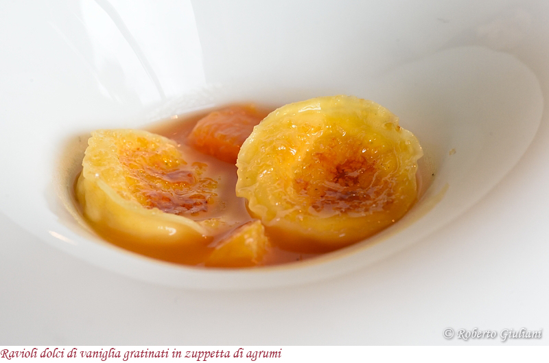 Ravioli dolci di vaniglia gratinati in zuppetta di agrumi