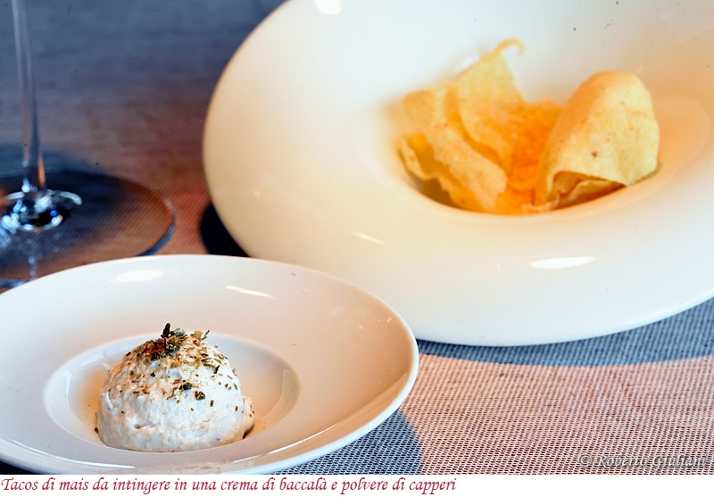 Tacos di Mais da intingere in una crema di baccalà e polvere di capperi
