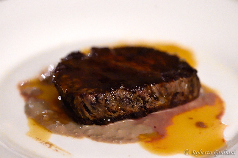 Filetto di manzo, salsa di fegatini e funghi