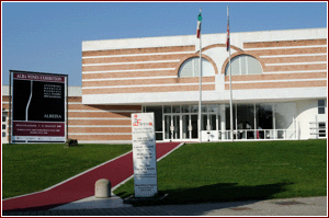 Entrata al Palazzo Mostre e Congressi di Alba