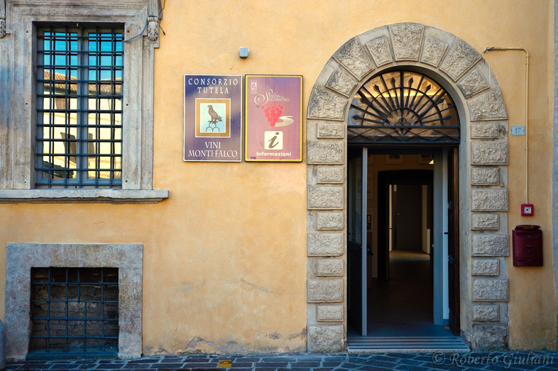 L'entrata del Consorzio di Montefalco