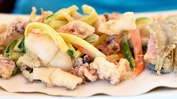 Fritto misto di paranza con verdure julienne