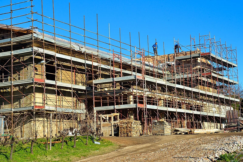 la cantina in costruzione di Riserva della Cascina