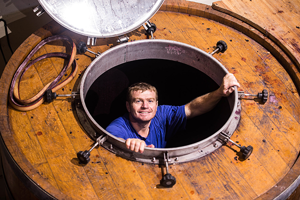 Hervé Grosjean durante la svinatura